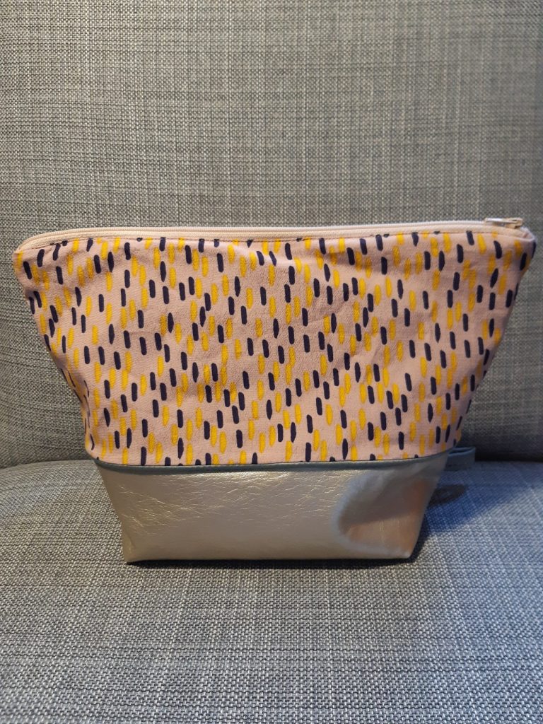 toiletzak met ritssluiting van stofresten, binnenzakje met rits