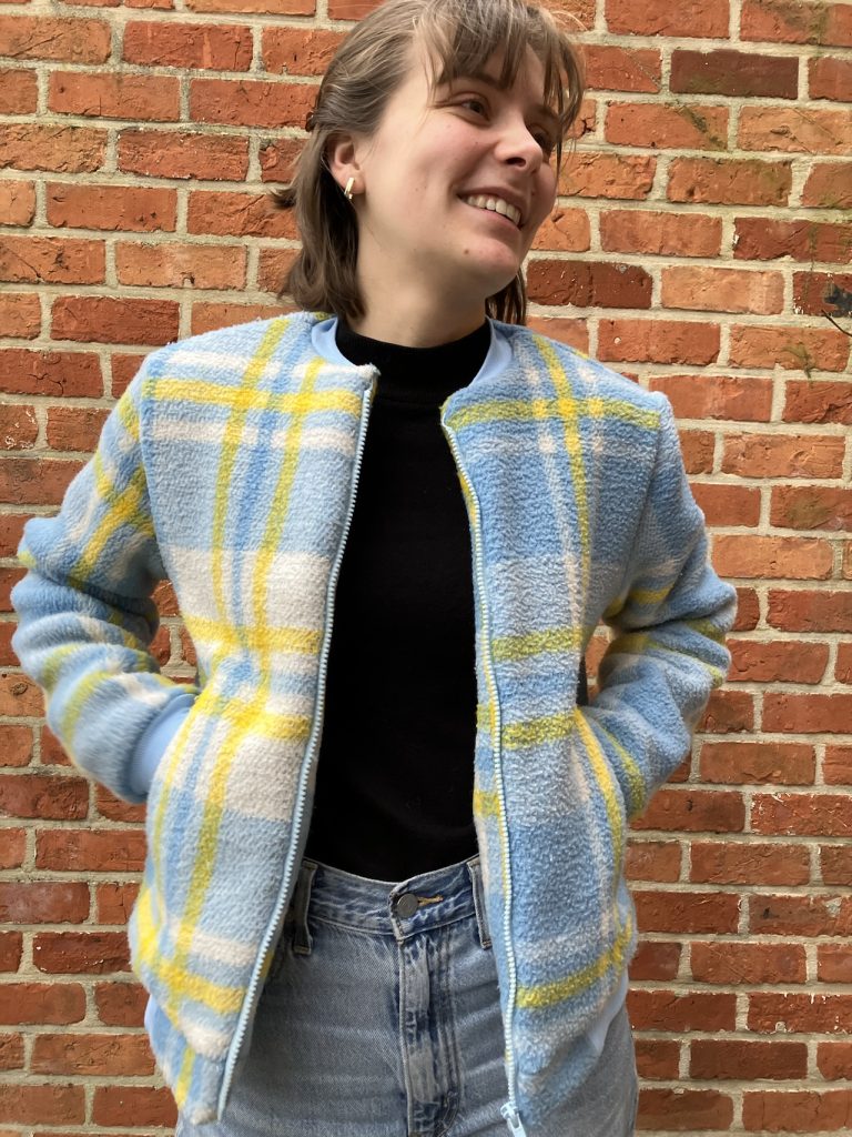 bomberjasje uit oude deken, met zakken