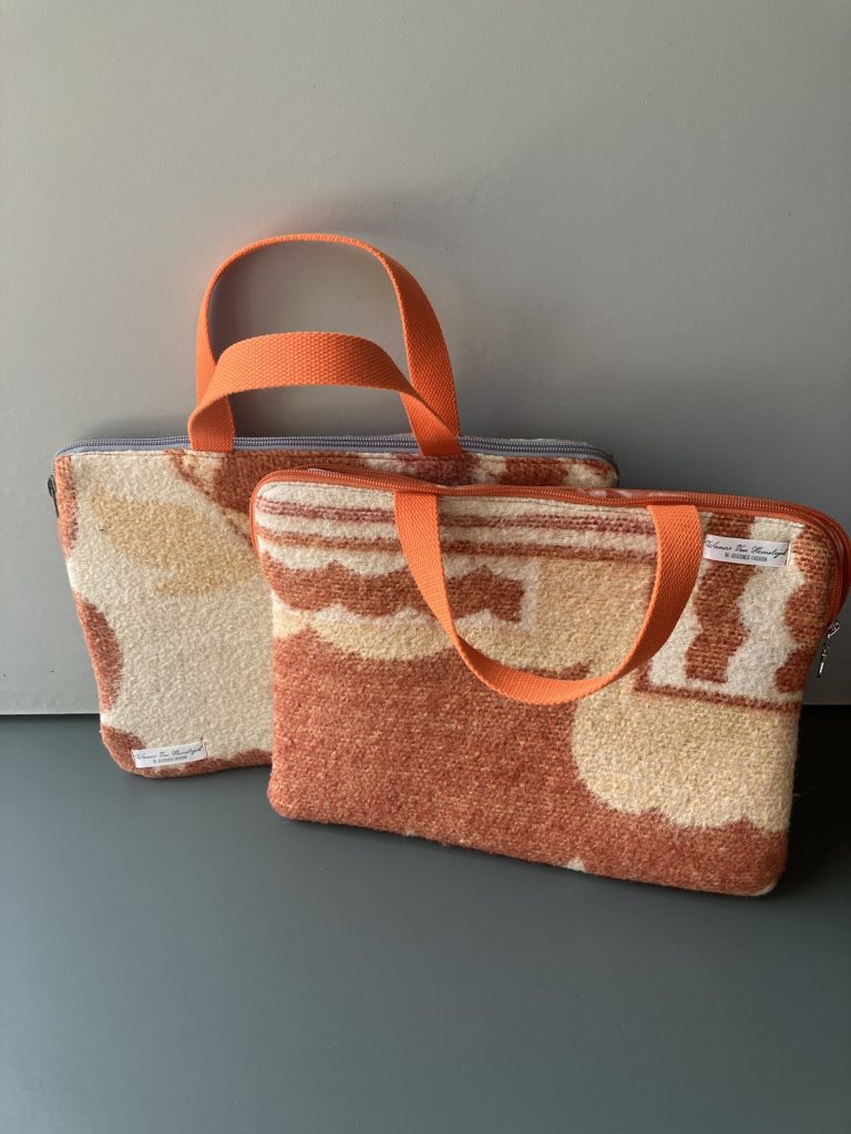 laptoptas met of extra binnenzakjes uit oude deken