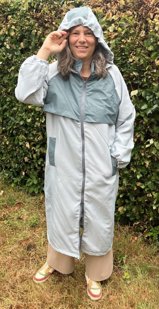 oude parasol wordt maxi regenjas