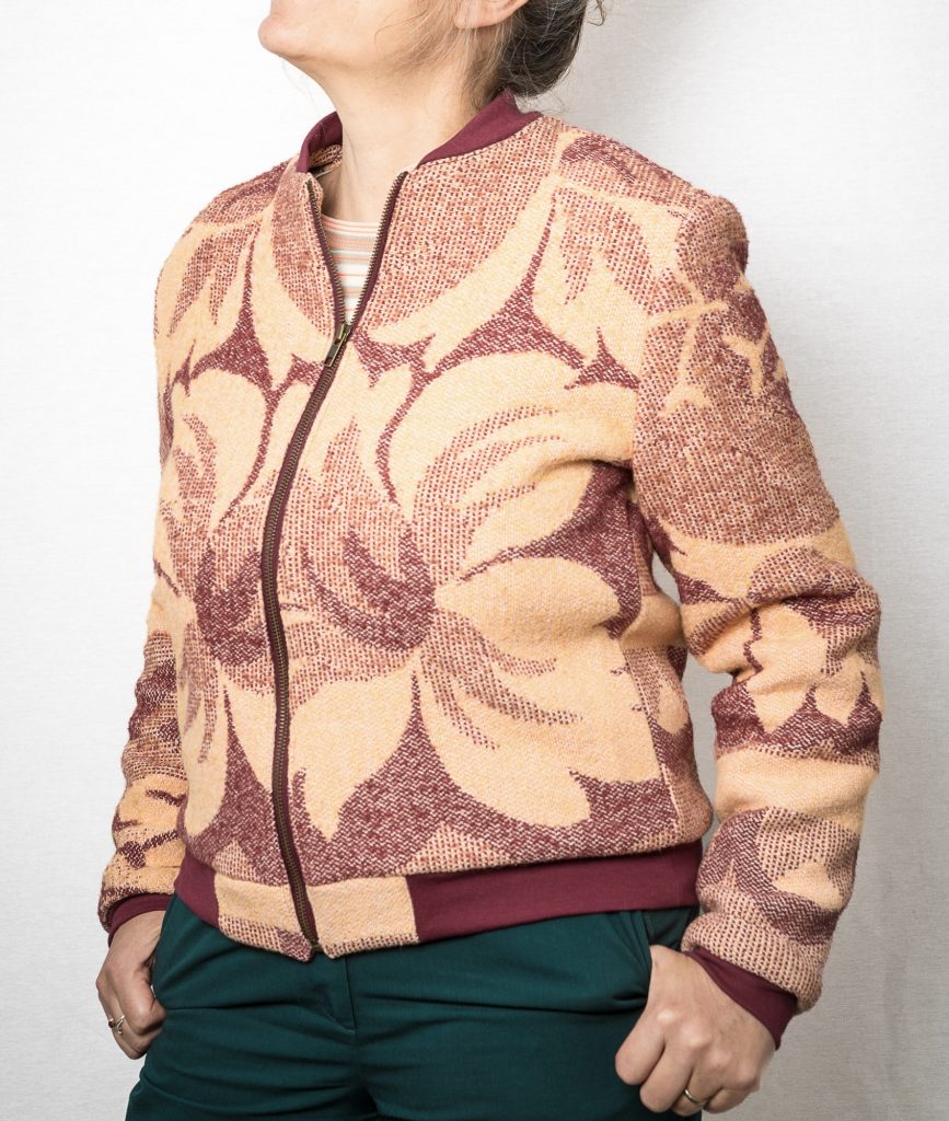 bomberjas aubergine-oudroze bloem